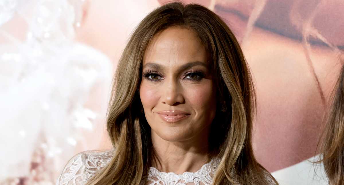 Vestido Elegante Y Transparente De Jennifer Lopez En Los Grammy