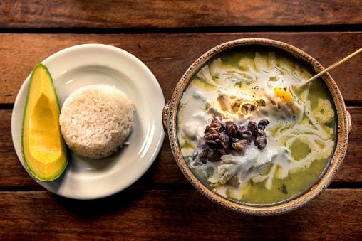 Essen - ¿Necesitás hervir huevos para una receta? Evitá que se te revienten  al cocerlos agregándole al agua una cucharada de vinagre y otra de sal.