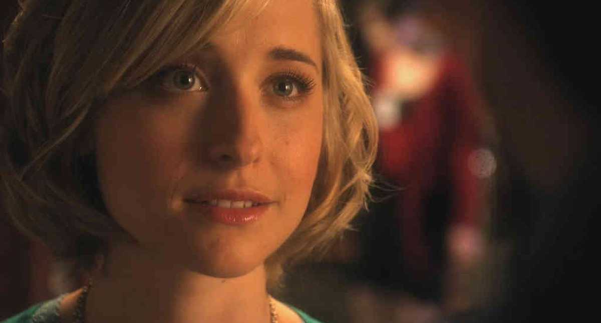 Allison Mack Actriz De Smallville Se Declaró Culpable De Reclutar Mujeres Para Una Secta Sexual 