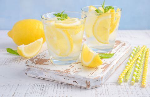 Claudia Carrera Beauty - Agua con efecto ADELGAZANTE y DESINTOXICANTE 🍋El  limón combinado con la menta y el pepino🥒 cumplen la función de regular tu  metabolismo y producen un efecto adelgazante, además
