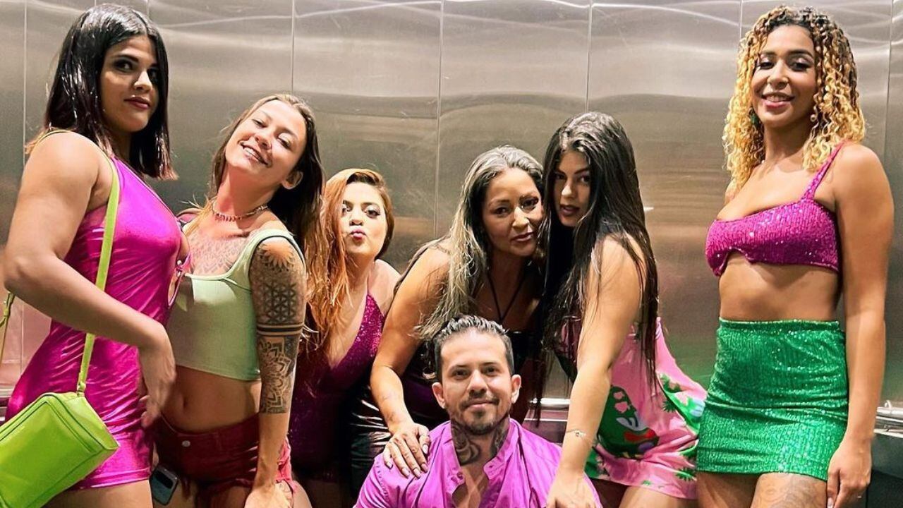 Influencer tiene seis esposas, quiere tener diez y un hijo con cada una:  “El amor es profundo”