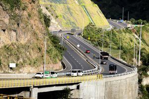 Entrega de kilmetros en la va Pasto- Rumichaca