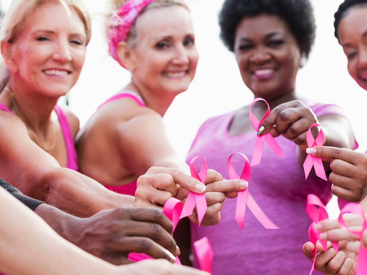 Hoy es el Día de Andar sin brasier Sabías que la importancia de esta  fecha radica en crear conciencia sobre el cáncer de mama y que se pueda