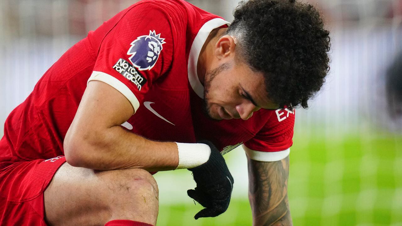 Jugador de Liverpool se hizo viral por usar las canilleras más