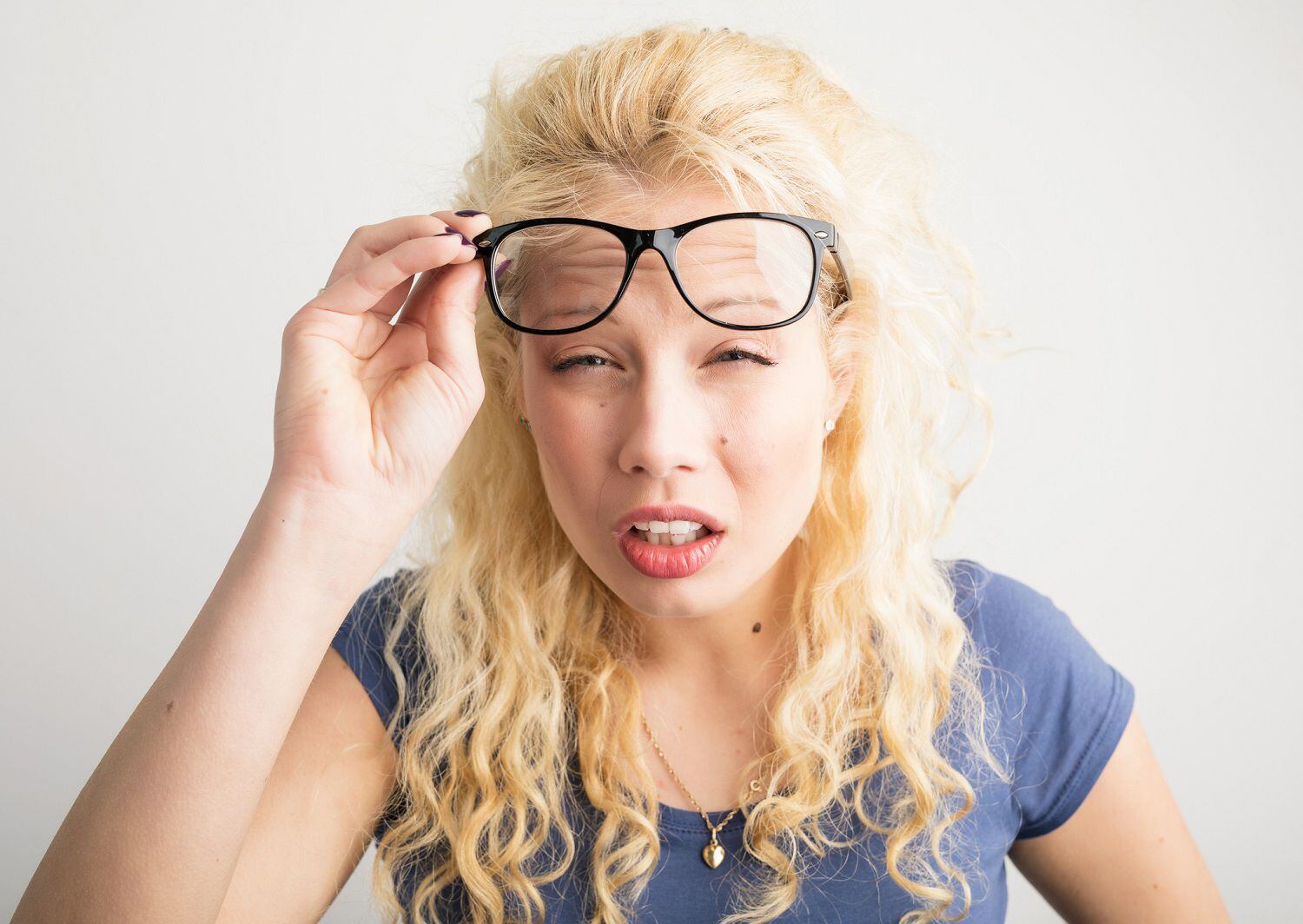 7 señales de que tus ojos necesitan usar lentes de descanso – Vision Center