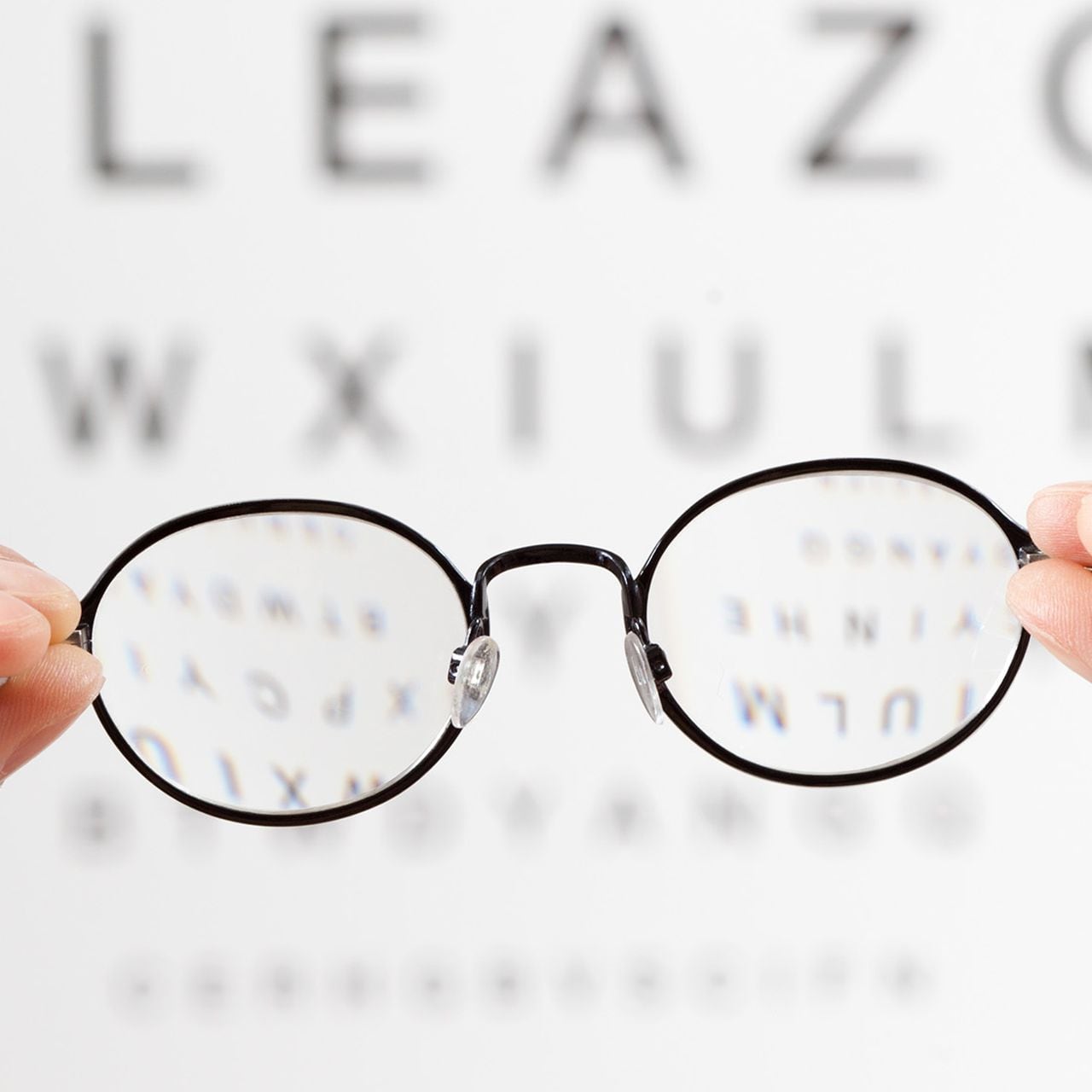 Qué tan efectivas son las gafas para leer que venden en las farmacias: ojo  que no todas hacen bien
