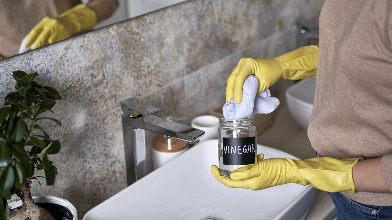 VINAGRE LIMPIEZA HOGAR : El error que debes evitar al usar vinagre en la  limpieza del hogar