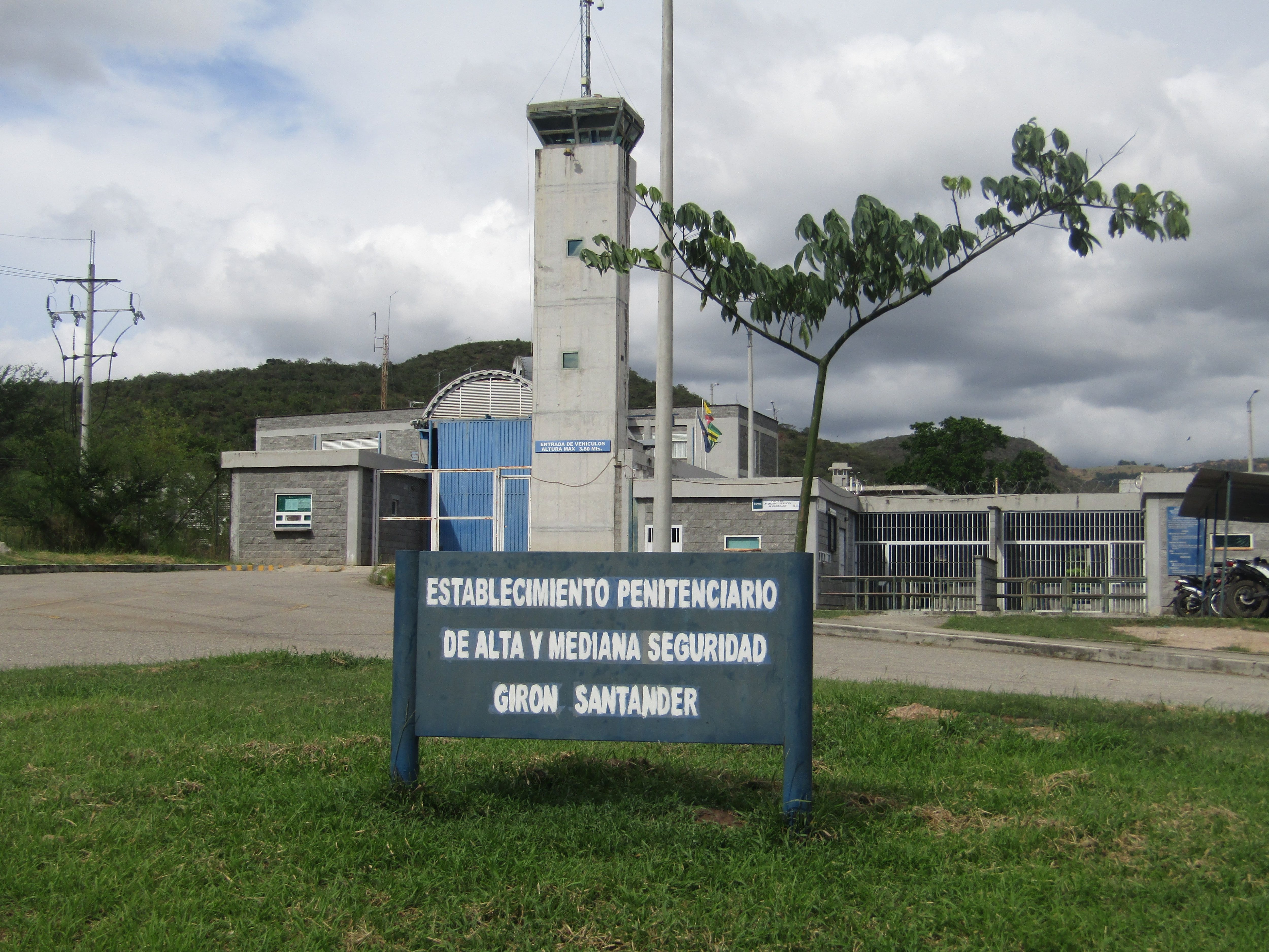 Alertan posible fuga de presos en Santander, la cárcel de máxima seguridad  está sin luz