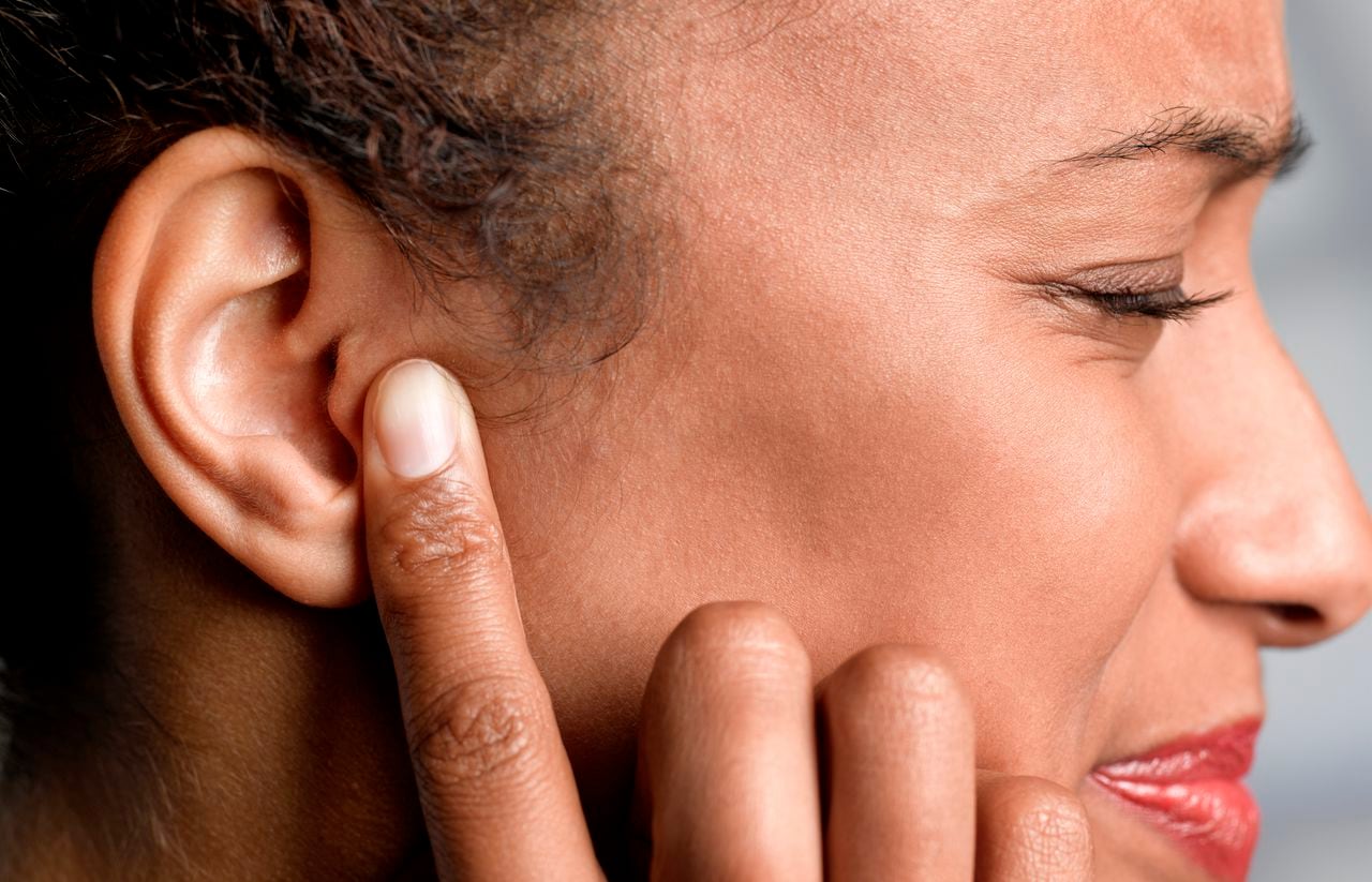 Consejos simples para eliminar la cera del oído (paso a paso)