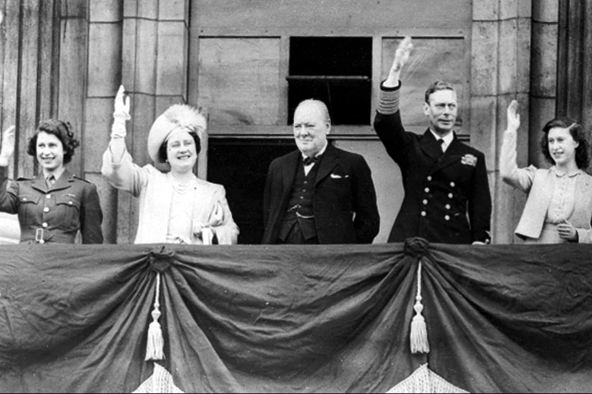 Fin de la era isabelina: cuando la reina Isabel II subió al trono habían  transcurrido apenas siete años desde la Segunda Guerra Mundial