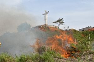 Urgente: Voraz Incendio Forestal Se Propaga En El Fuerte Militar De ...