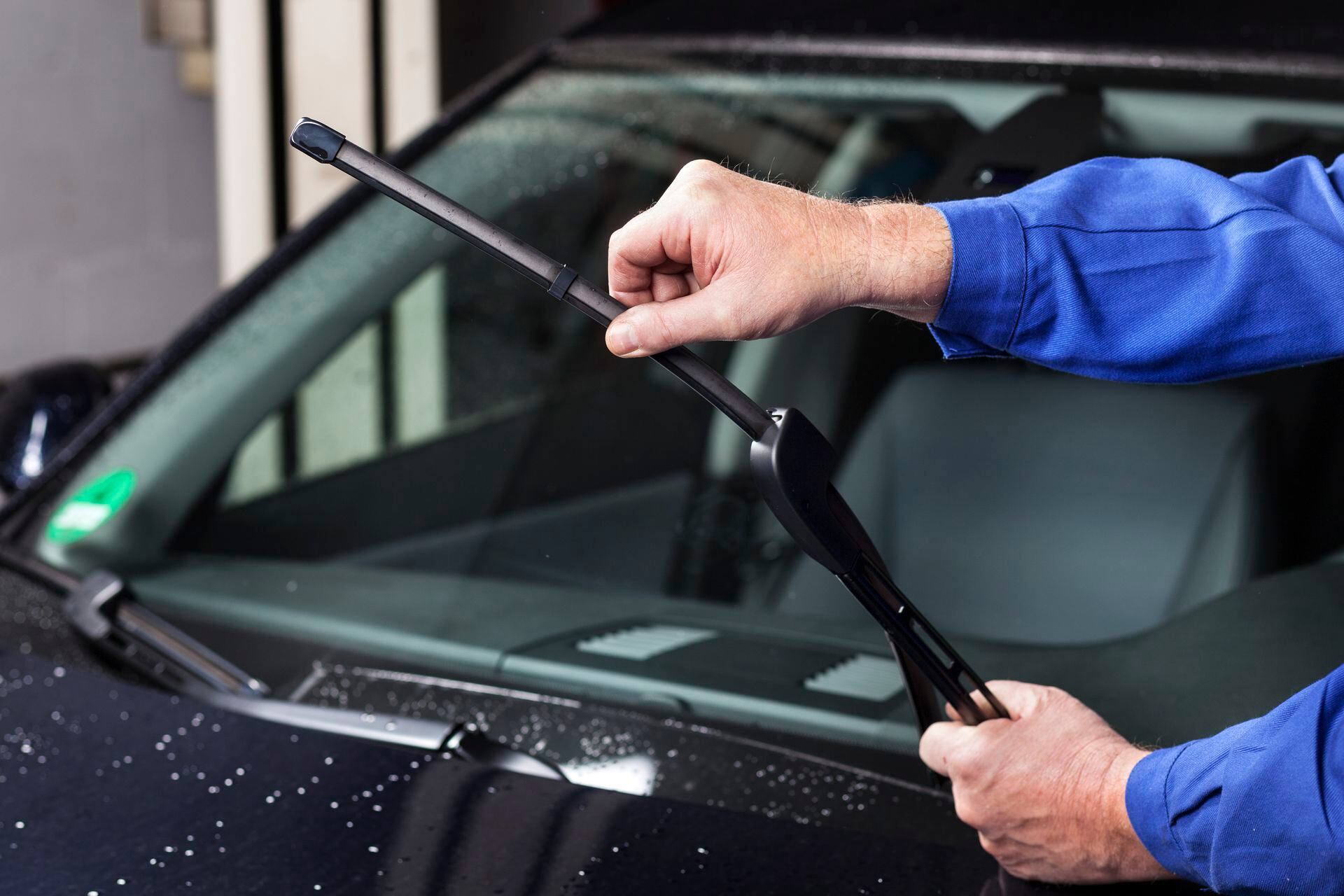 Algunas funciones que desempeña el parabrisas en tu coche y que seguro  desconocías