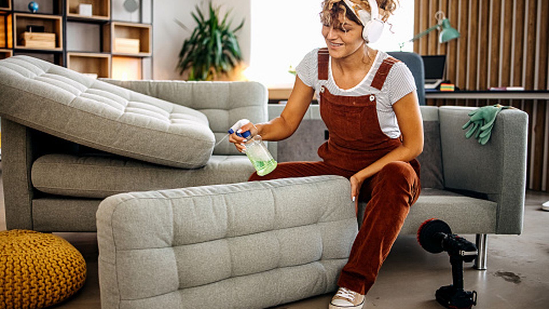 CÓMO LIMPIAR UN SOFÁ DE TELA SIN MAQUINA?? cómo limpiar el sofá de tela  facil y rapido 