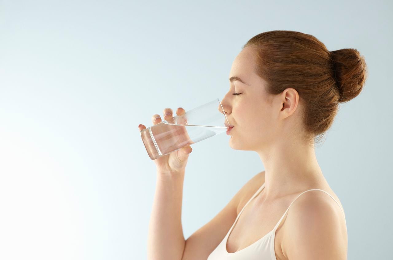 Estos son los efectos en el cuerpo de tomar agua con gas