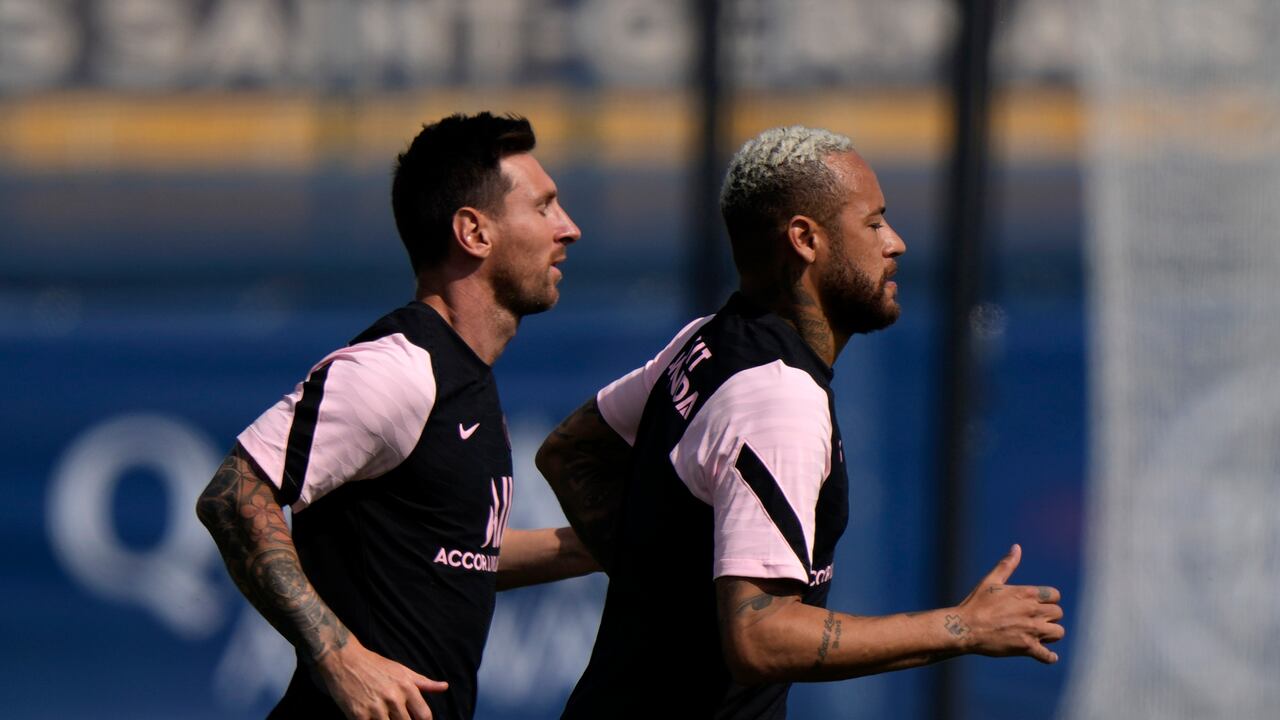 Lionel Messi y Neymar en el entrenamiento del PSG.