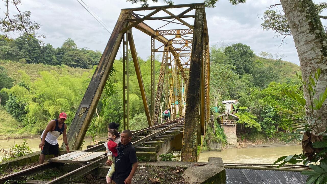 Por desplome de puente La Vieja, ahora cobran el paso por una de las vías alternas; estos son los precios.