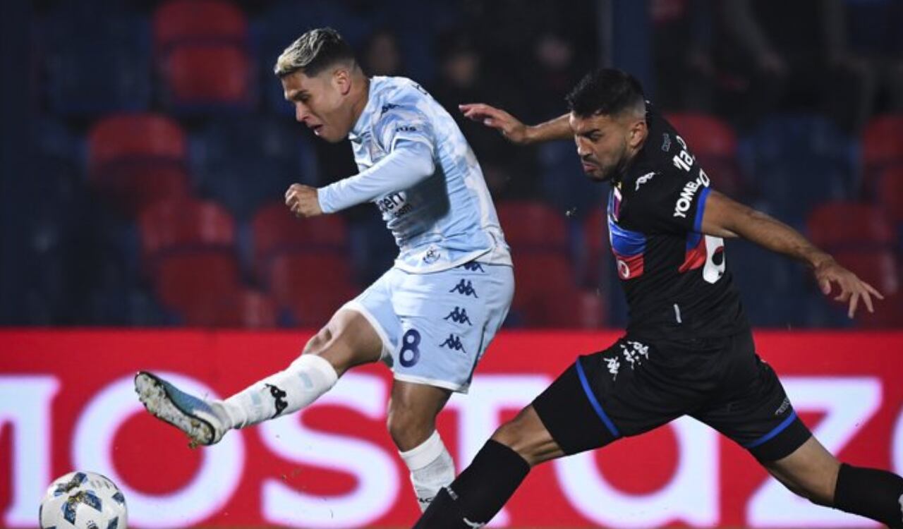 Juan Fernando Quintero marcó ante Tigres su primer gol con Racing de Avellaneda