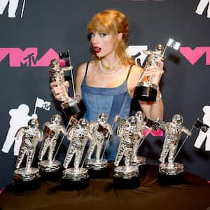Colombia recibió premio en los MTV 2023 con la representación de Karol G y Shakira, Taylor Swift fue la más premiada de la noche