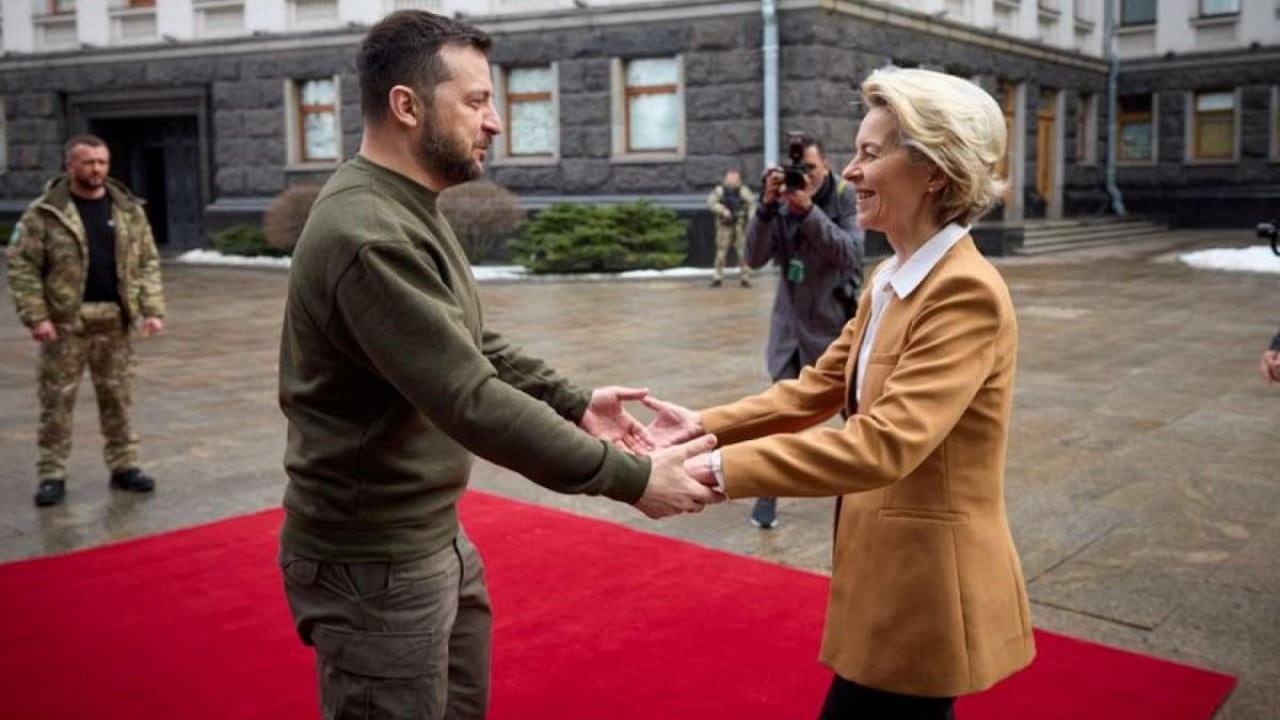 Volodímir  Zelenski y Ursula von Der Leyen