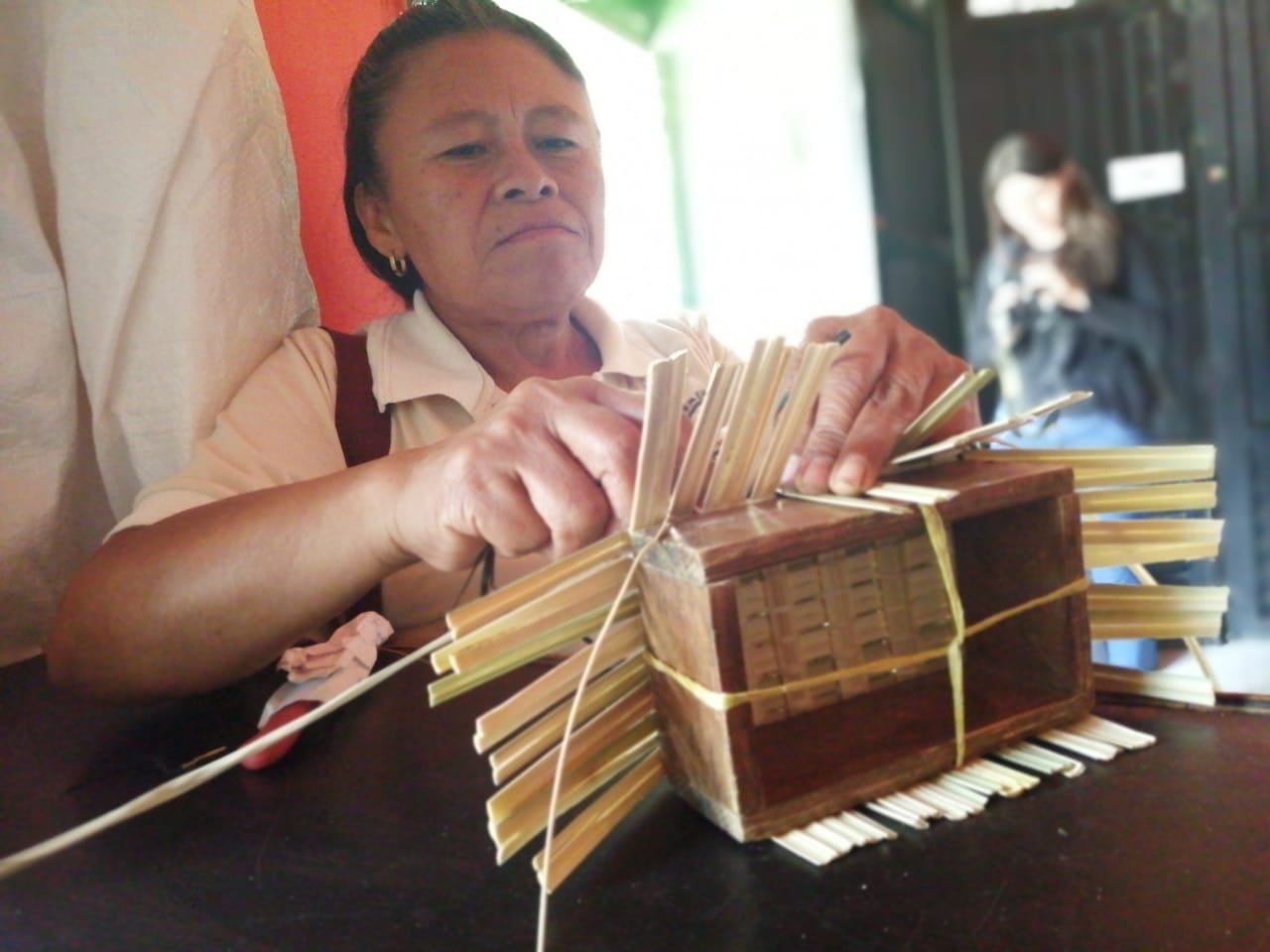 Imagen de la exposición “Oficios del Paisaje Cultural Cafetero: Manos Artesanas”. Cortesía de Artesanías de Colombia