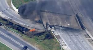 El estallido de un camión cisterna en una vía de Filadelfia terminó en el desplome de importante autopista: la I-95