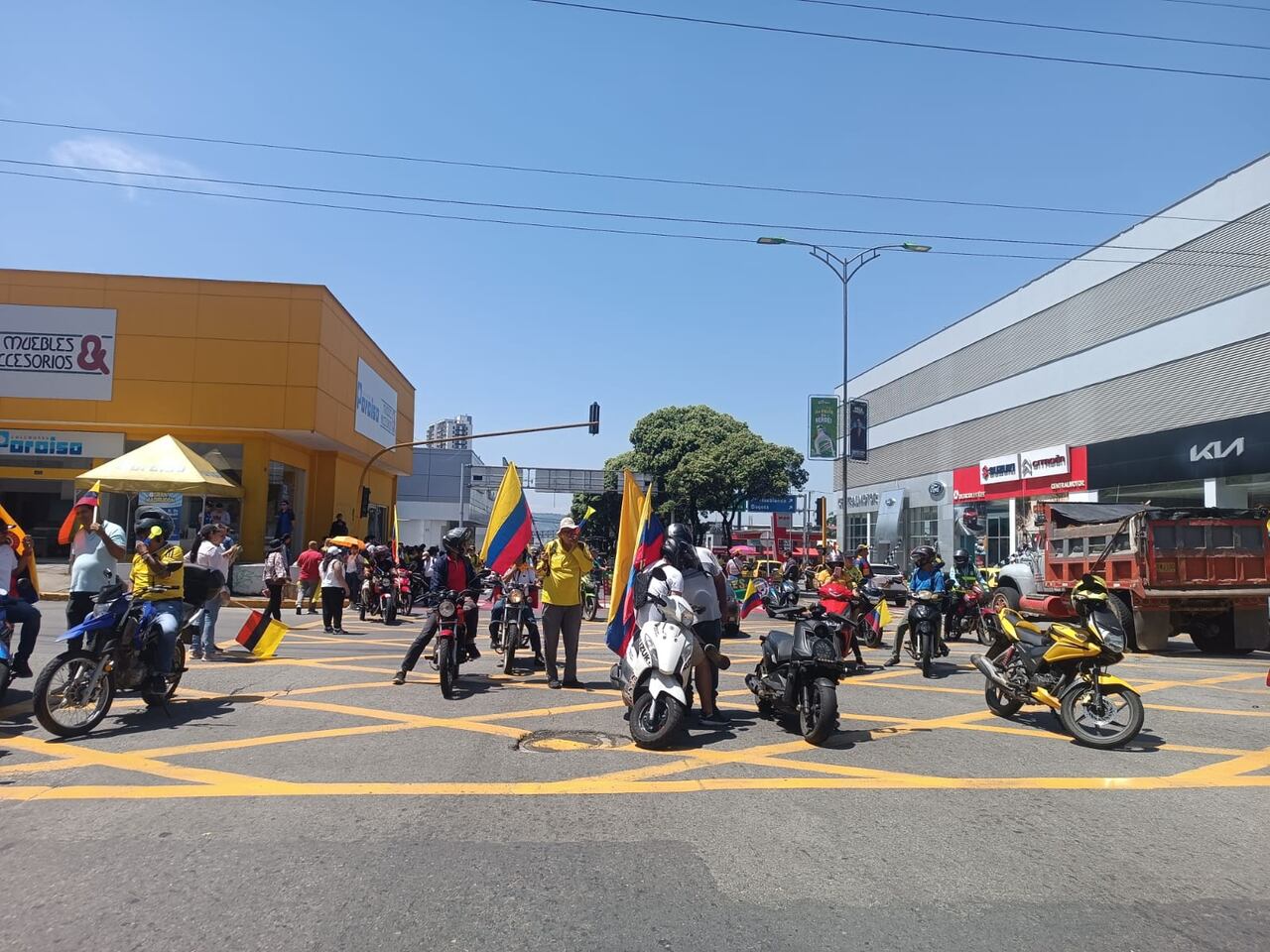 Los motociclistas ya están en el punto de encuentro para iniciar la movilización en Bucaramanga.