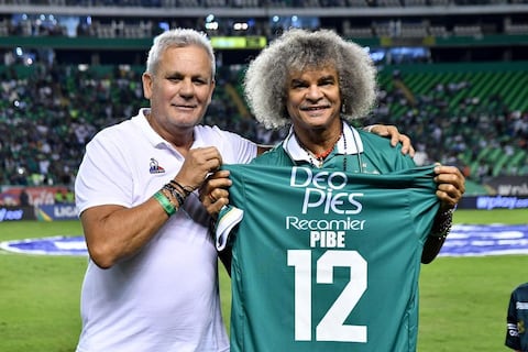 Luis Fernando Mena, presidente del Deportivo Cali, junto al Pibe Valderrama.