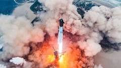 La nave Starship de SpaceX lanza su cuarta prueba de vuelo desde la plataforma de lanzamiento de Boca Chica de la compañía, diseñada para enviar astronautas a la luna y más allá, cerca de Brownsville, Texas, EE. UU., en esta imagen obtenida el 6 de junio de 2024.