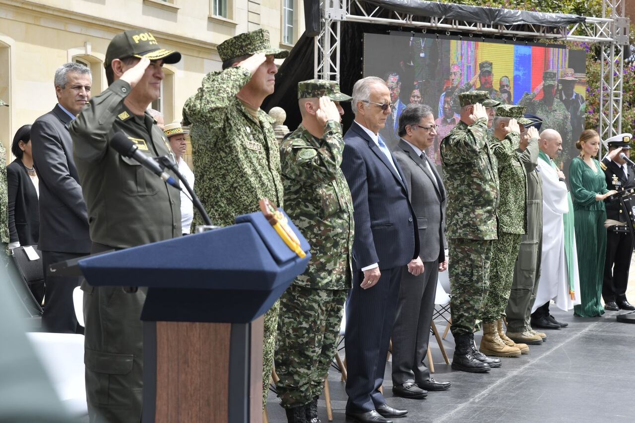 Presidente Gustavo Petro y la cúpula militar