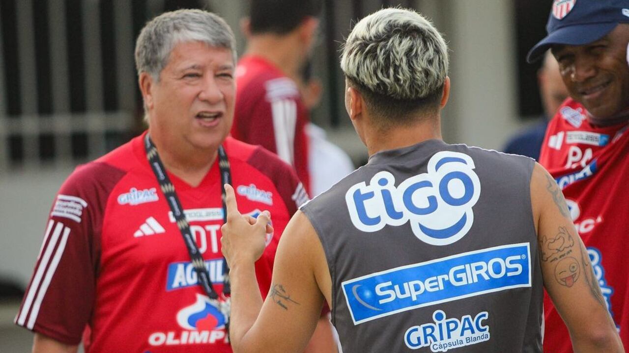 Quintero y el 'Bolillo' durante un entrenamiento de Junior.