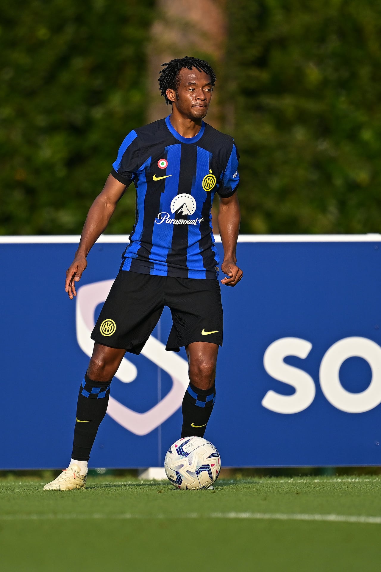 COMO, ITALY - JULY 21: Juan Cuadrado of FC Internazionale in action during the friendly match between FC Internazionale Milano and Pergolettese at Appiano Gentile on July 21, 2023 in Como, Italy. (Photo by Mattia Ozbot - Inter/Inter via Getty Images)