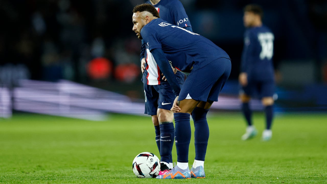 Lionel Messi y Neymar en el duelo del PSG ante Angers por la Ligue One.