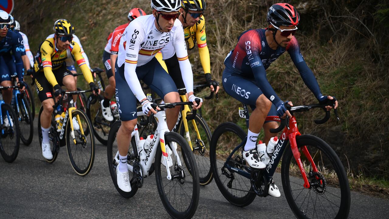 INEOS Grenadiers' Spanish rider Omar Fraile (C) and INEOS Grenadiers' Colombian rider Daniel Felipe Martinez (R) compete during the 5th stage of the 80th Paris - Nice cycling race, 189 km between Saint-Just-Saint-Rambert and Saint-Sauveur-de-Montagut, on March 10, 2022. (Photo by FRANCK FIFE / AFP)