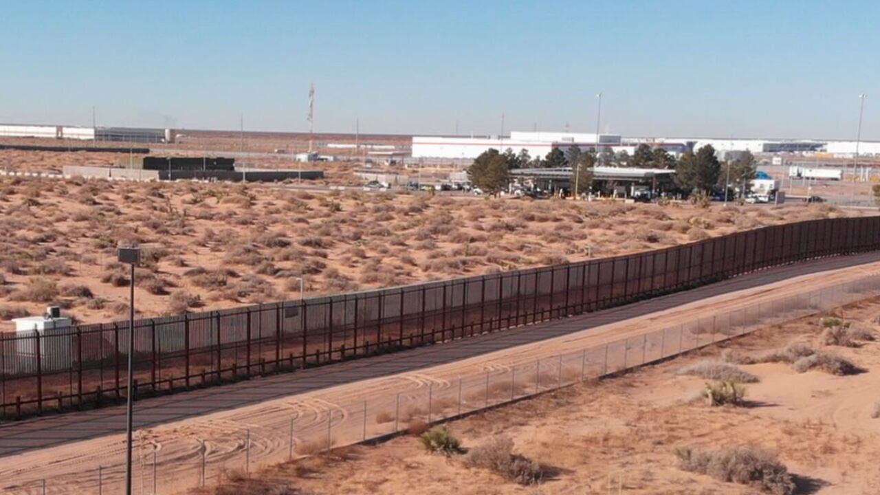 Los muros son estructuras que se encuentran en la frontera entre Estados Unidos y México para tratar de disminuir la migración ilegal