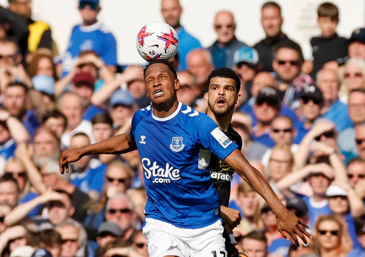 Soccer Football - Premier League - Everton v AFC Bournemouth - Goodison Park, Liverpool, Britain - May 28, 2023 Everton's Yerry Mina in action with AFC Bournemouth's Dominic Solanke Action Images via Reuters/Jason Cairnduff EDITORIAL USE ONLY. No use with unauthorized audio, video, data, fixture lists, club/league logos or 'live' services. Online in-match use limited to 75 images, no video emulation. No use in betting, games or single club /league/player publications.  Please contact your account representative for further details.