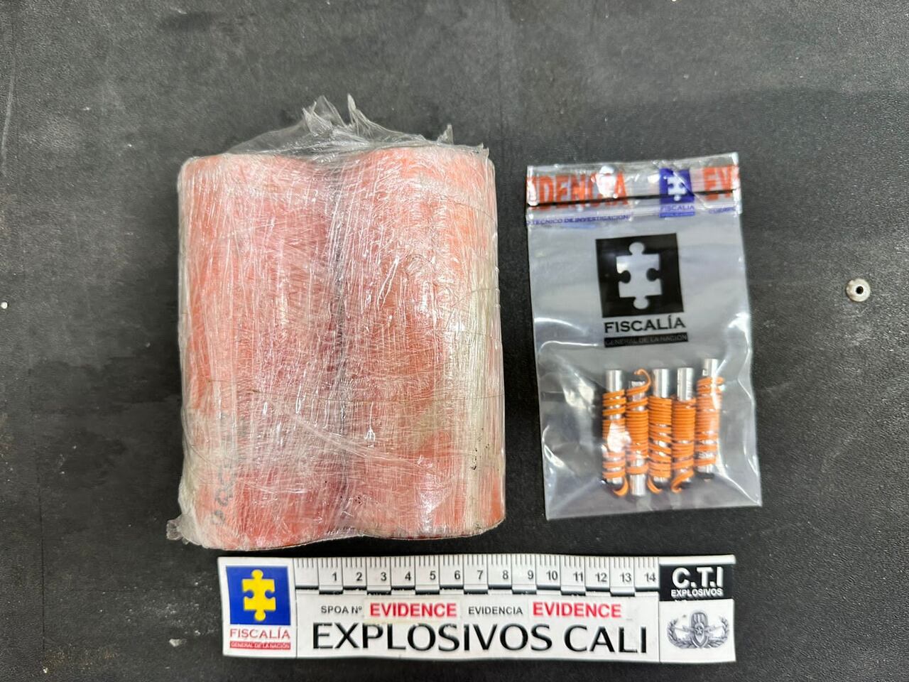 Al momento de su captura le fueron incautados más de 900 gramos de pentolita, 5 detonadores eléctricos, material de comunicaciones y documentación del grupo armado organizado residual Jaime Martínez.
