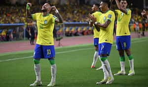 Neymar de regreso a Brasil, marcó doblete ante Bolivia
