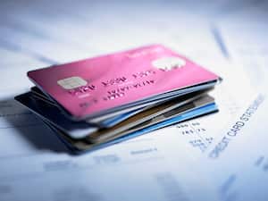 Hay entidades que ofrecen tarjetas de crédito únicamente para compras de ropa o tecnología.