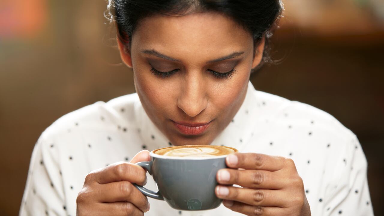 Harvard recomienda el consumo de café pero evitando el exceso del mismo.