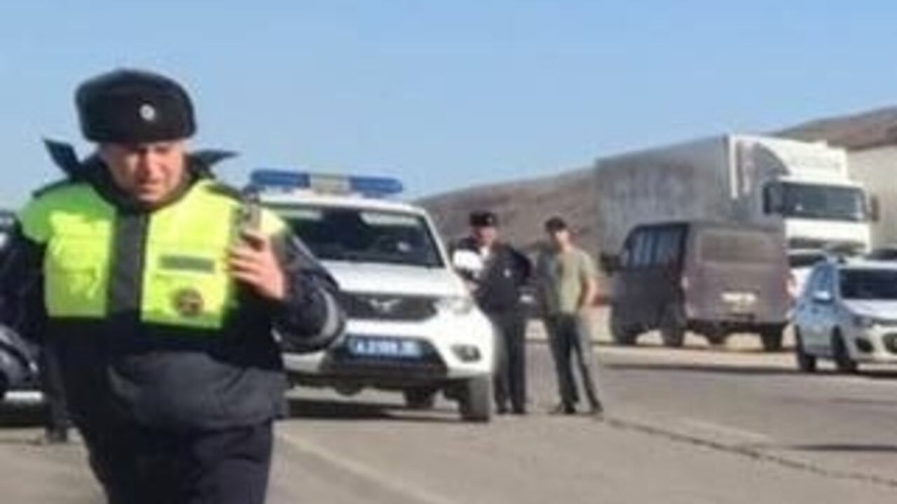 Policía en Daguestán, Rusia, atiende la situación tras un ataque terrorista