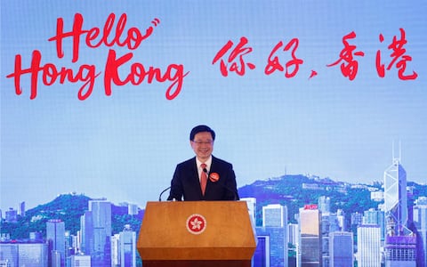 John Lee anunciando la campaña 'Hola, Hong Kong'