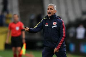 SAO PAULO, BRAZIL - NOVEMBER 11: Head coach of Colombia Reinaldo Rueda reacts during a match between Brazil and Colombia as part of FIFA World Cup Qatar 2022 Qualifiers at Neo Quimica Arena on November 11, 2021 in Sao Paulo, Brazil. (Photo by Alexandre Schneider/Getty Images)