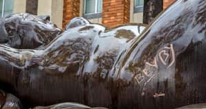 Masivo rechazo por vandalismo de esculturas de Botero en Medellín
