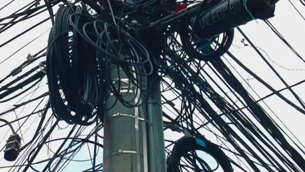 'Telarañas' de cables son catalogadas como contaminación visual.