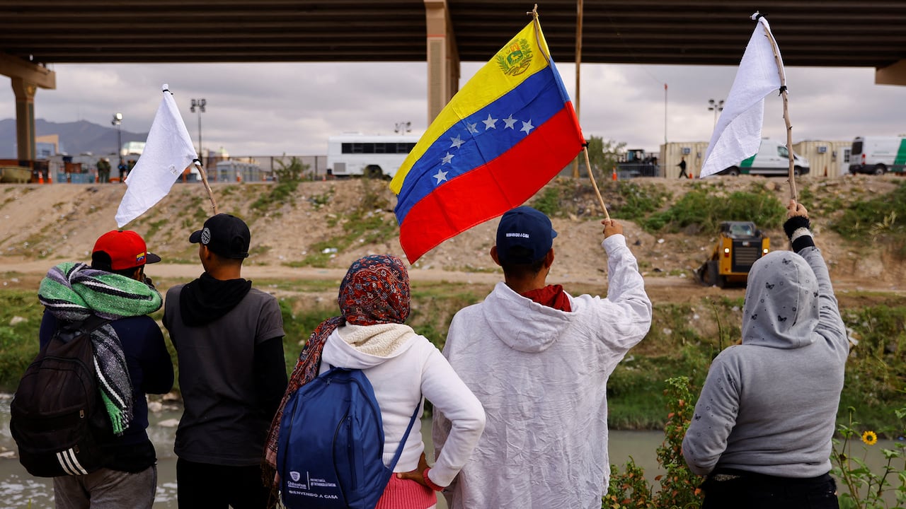 En imágenes : Migrantes venezolanos expulsados de EE.UU. y devueltos a México