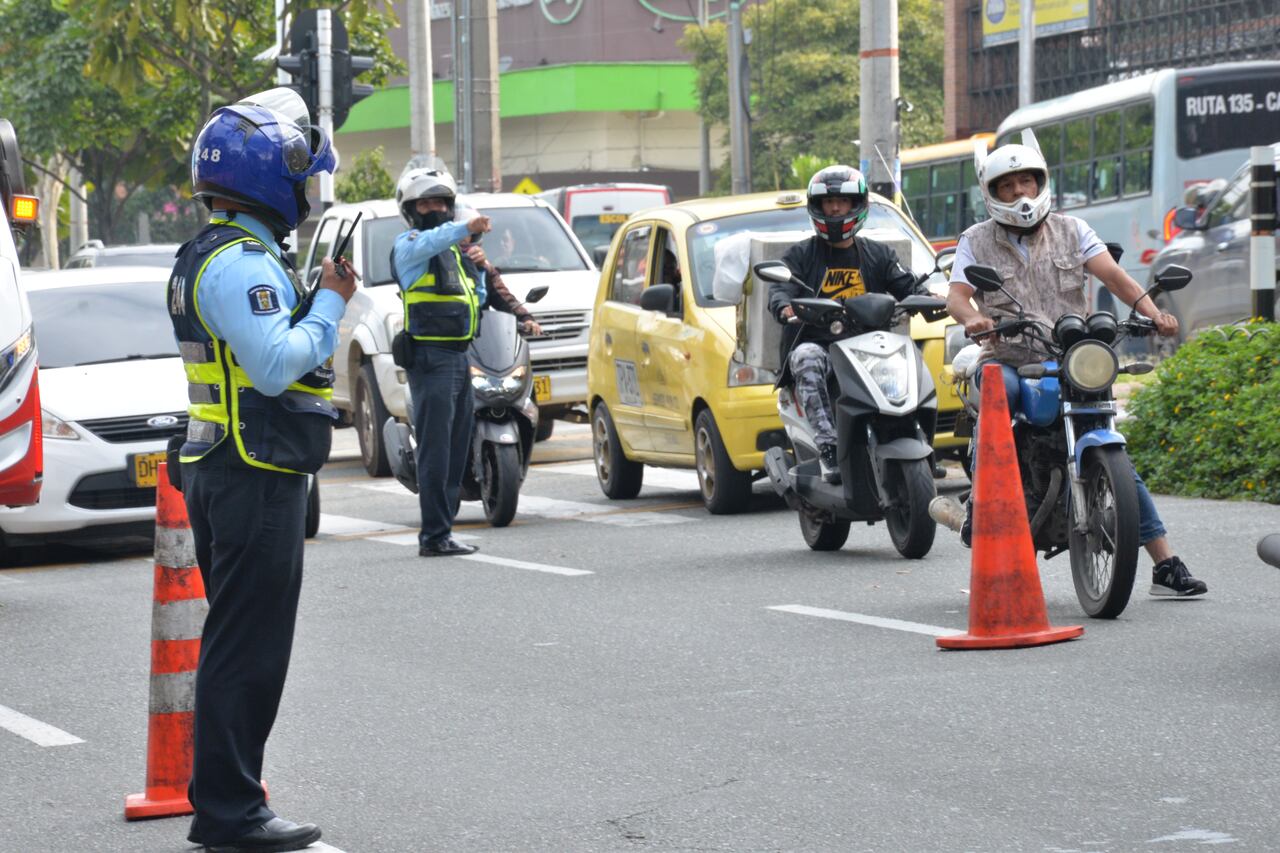 Vigilancia del pico y placa en Medellín.