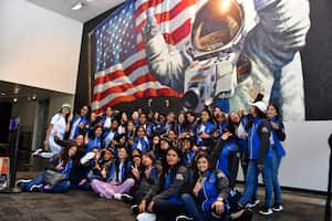 Delegación de niñas y adolescentes colombianas que viajaron a la NASA en 2022.