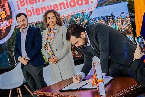 El alcalde Carlos Fernando Galán sancionó el Plan de Desarrollo de Bogotá