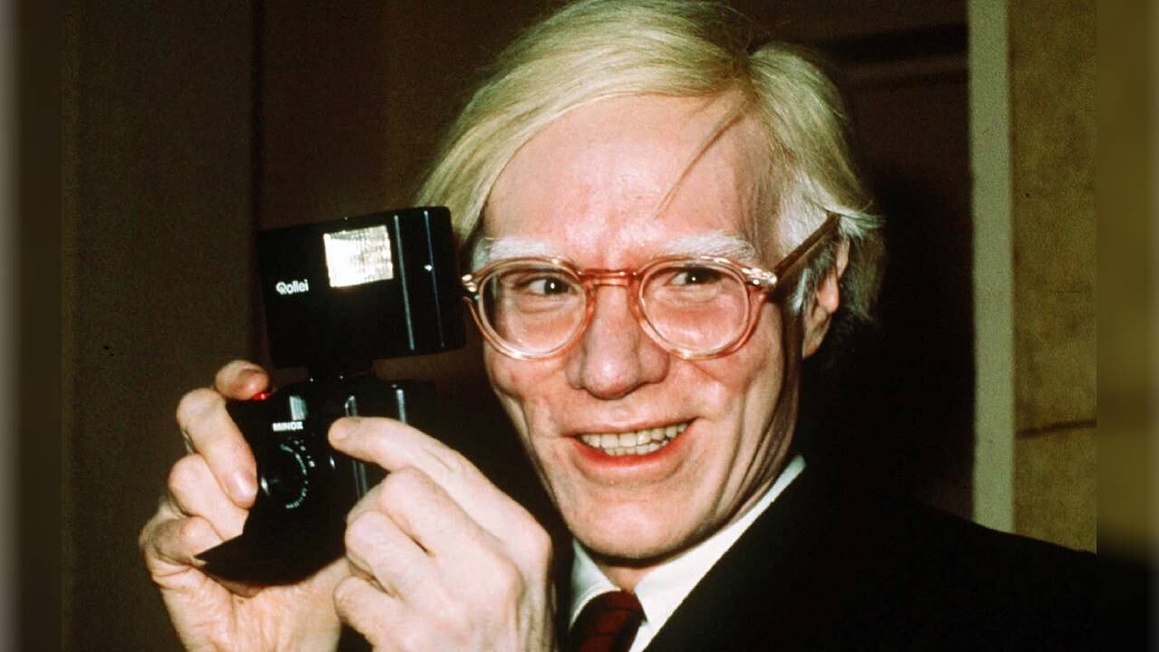 El jueves 18 de mayo de 2023, la Corte Suprema se puso del lado de una fotógrafa que afirmó que el difunto Andy Warhol había violado sus derechos de autor en una fotografía del cantante Prince.