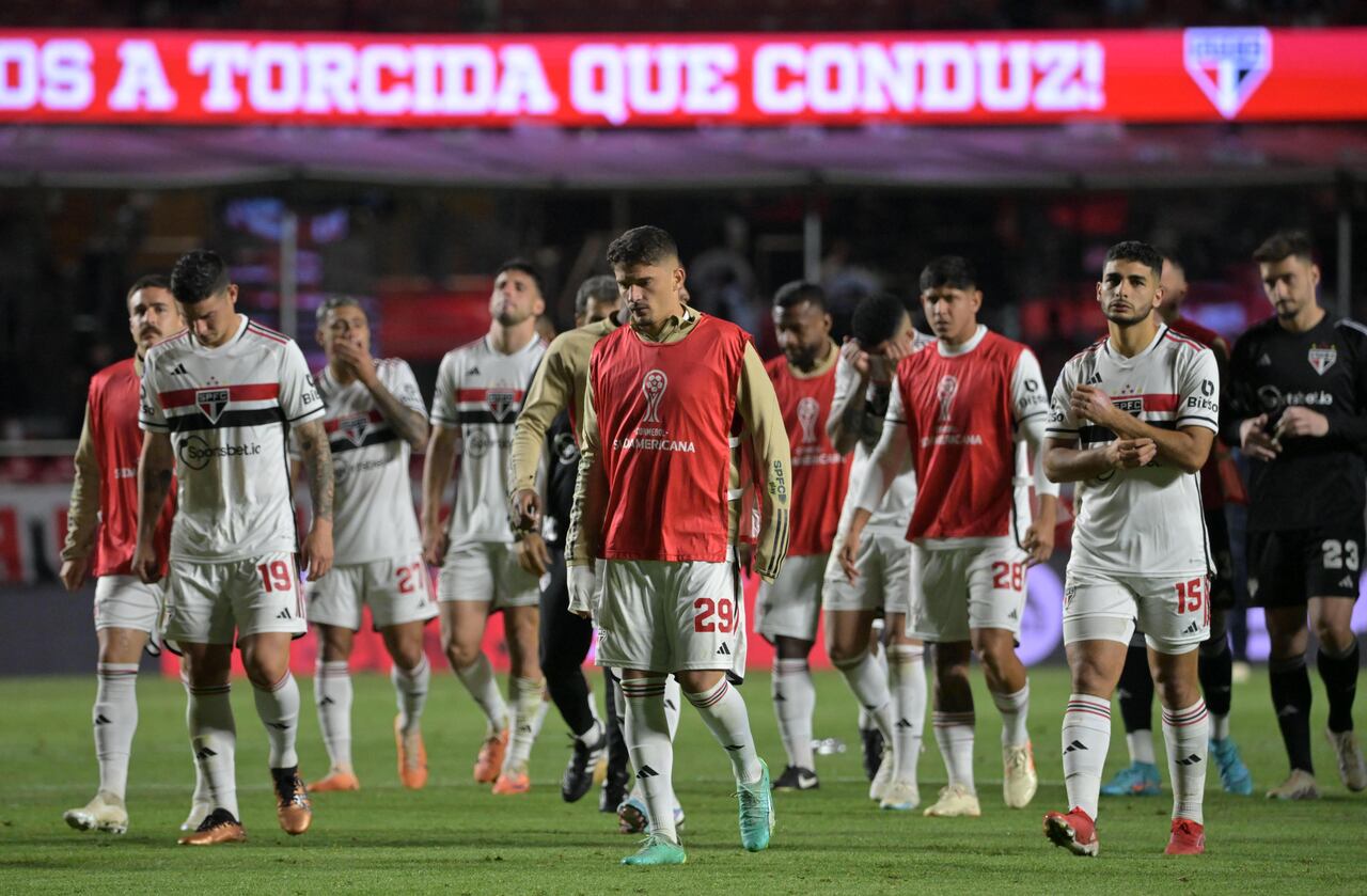 Sao Paulo players react after losing against Liga de Quito in the penalty shoot-out of the Copa Sudamericana quarterfinals second leg football match between Brazil's Sao Paulo and Ecuador's Liga de Quito at the Morumbi stadiumn, in Sao Paulo, Brazil, on August 31, 2023. (Photo by NELSON ALMEIDA / AFP)
